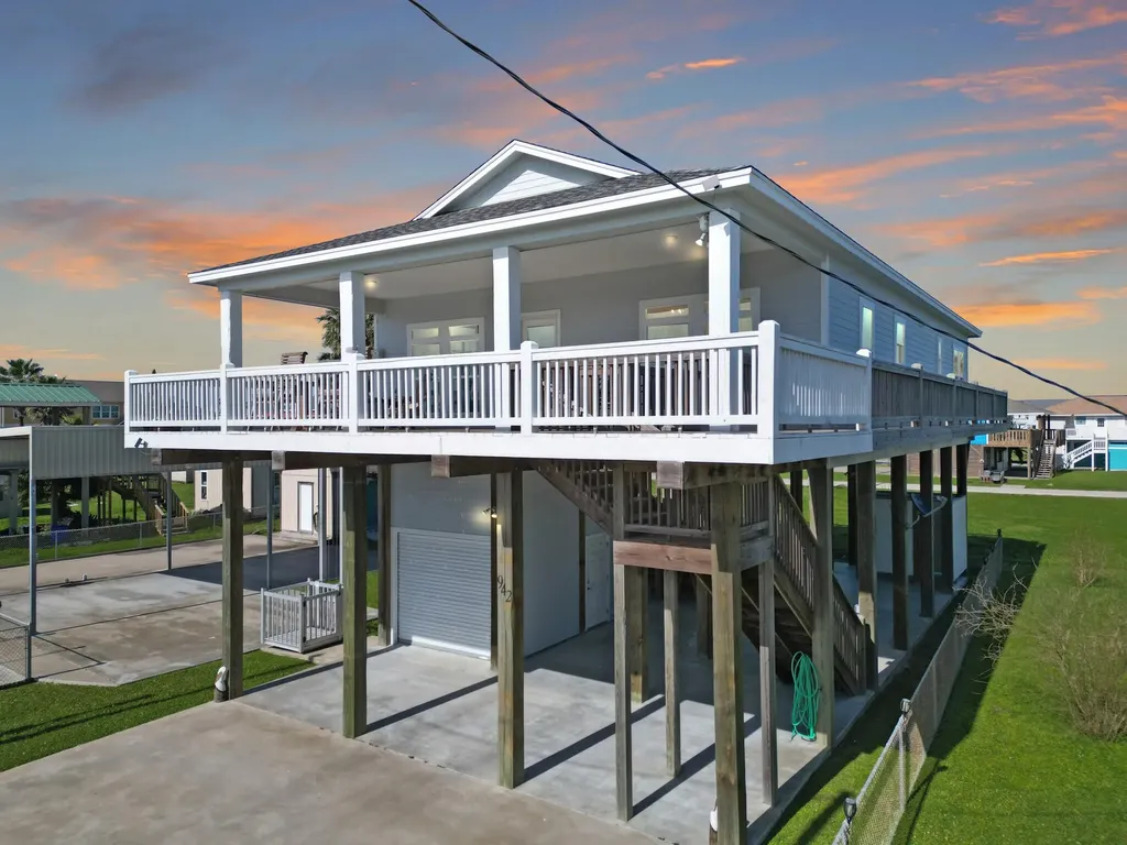 942 Meynig Drive Crystal Beach TX 77650
