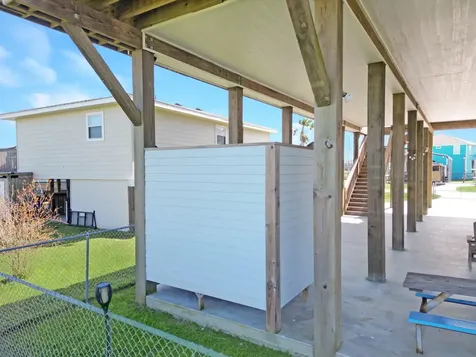 942 Meynig Drive Crystal Beach TX 77650