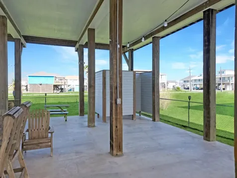942 Meynig Drive Crystal Beach TX 77650