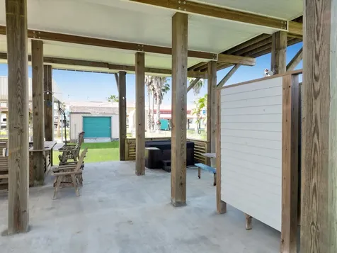 942 Meynig Drive Crystal Beach TX 77650