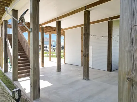 942 Meynig Drive Crystal Beach TX 77650