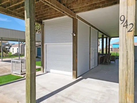 942 Meynig Drive Crystal Beach TX 77650