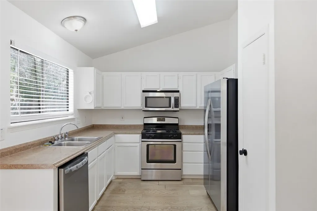 8812 United Kingdom Drive Austin TX 78748