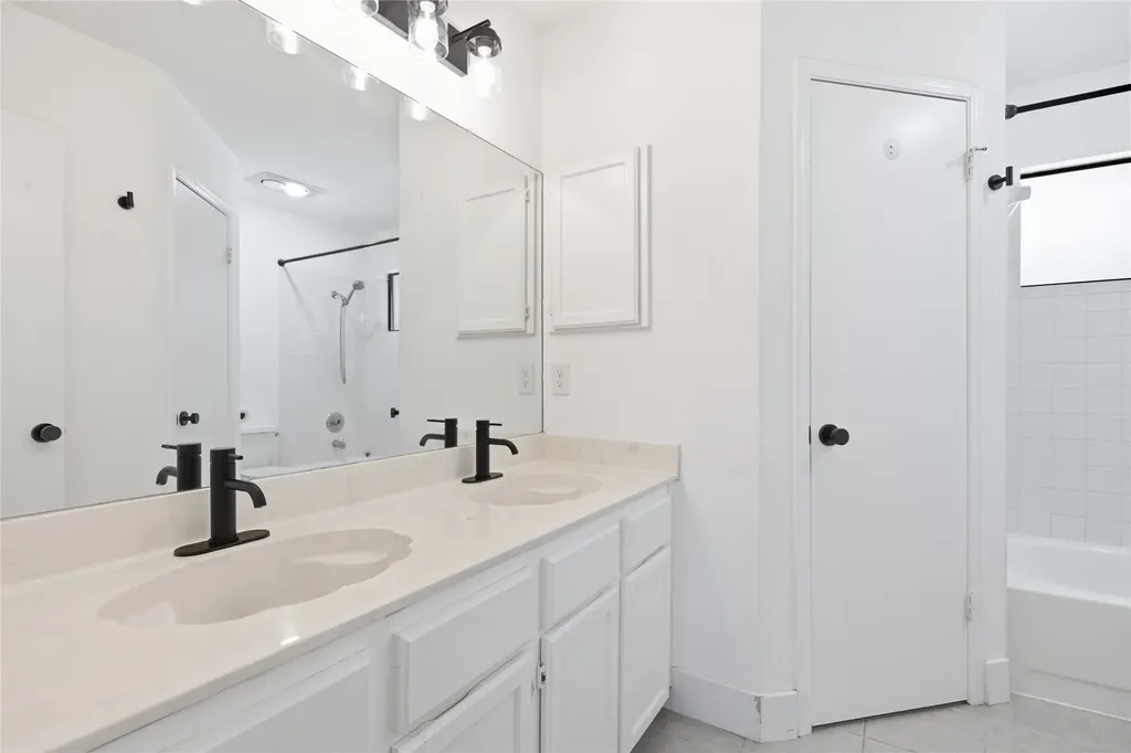 8812 United Kingdom Drive Austin TX 78748