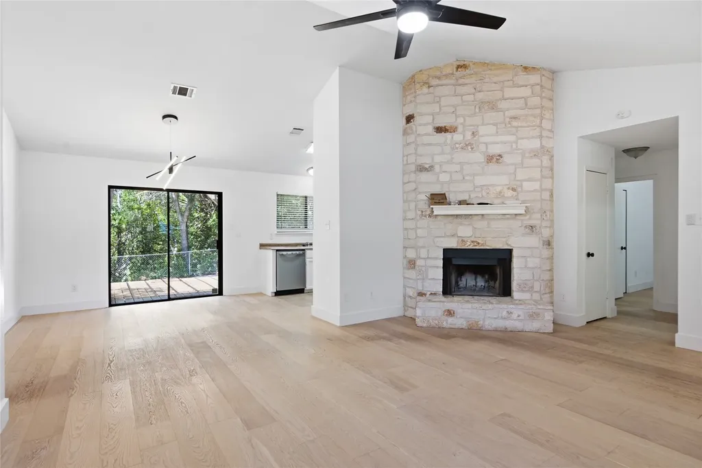 8812 United Kingdom Drive Austin TX 78748