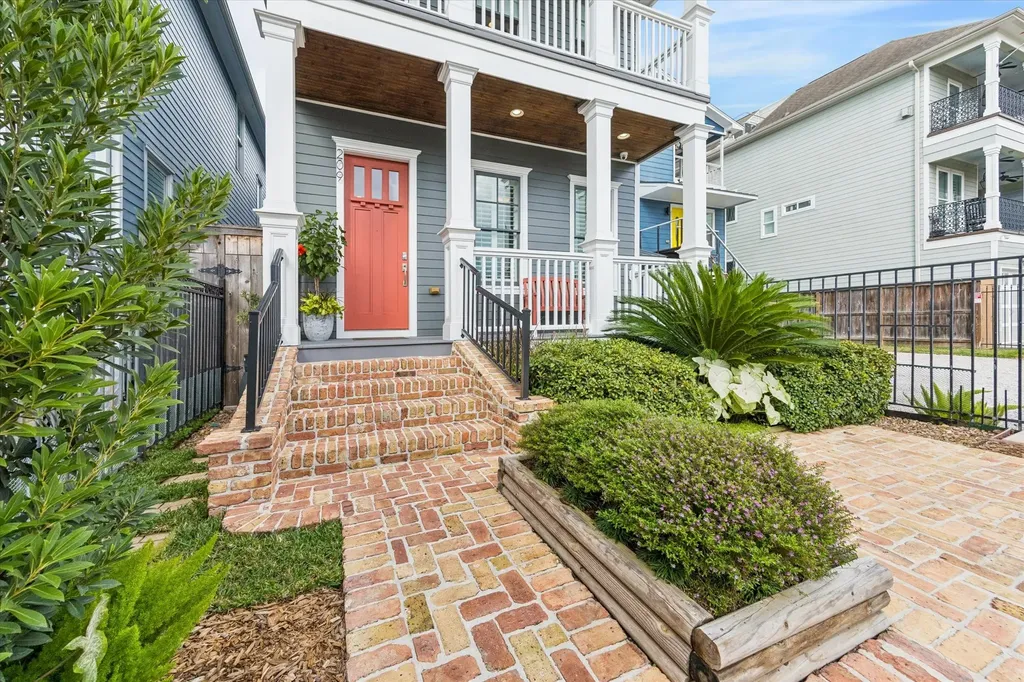 209 W 24th Street Houston TX 77008