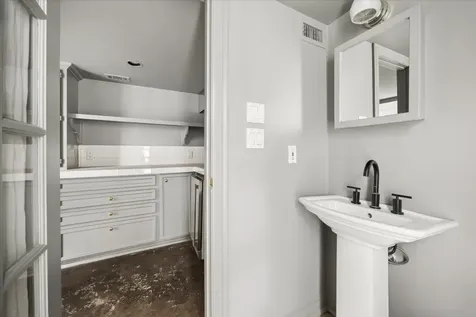 200 Westmoreland Street Houston TX 77006