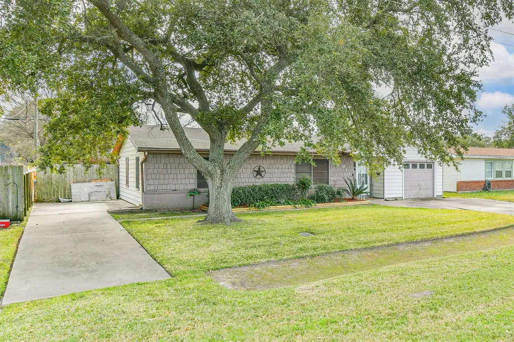 311 25th Avenue N Texas City TX 77590
