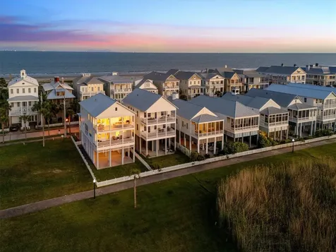 2646 E Seaside Drive Galveston TX 77550