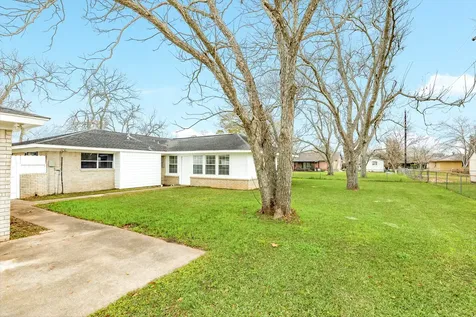 212 Avenue B Brazoria TX 77422