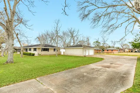 212 Avenue B Brazoria TX 77422