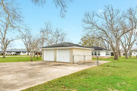 212 Avenue B Brazoria TX 77422