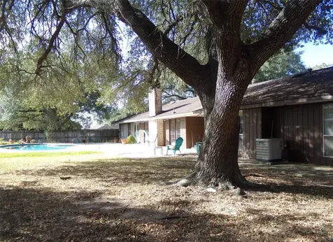 605 S Summit Street Weimar TX 78962
