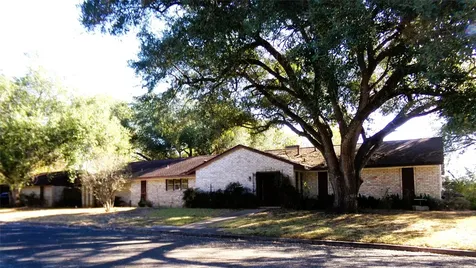 605 S Summit Street Weimar TX 78962