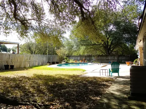 605 S Summit Street Weimar TX 78962