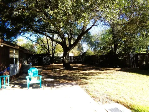 605 S Summit Street Weimar TX 78962