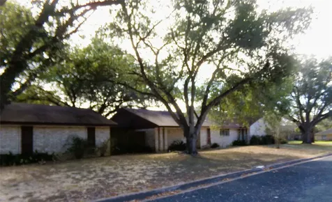 605 S Summit Street Weimar TX 78962