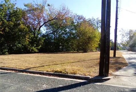 605 S Summit Street Weimar TX 78962