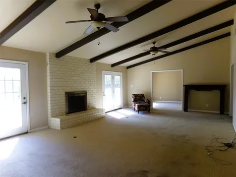 605 S Summit Street Weimar TX 78962