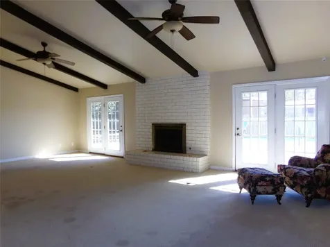 605 S Summit Street Weimar TX 78962