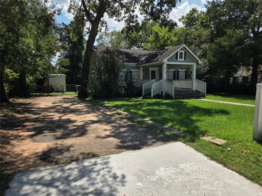 417 W Lewis Street W Conroe TX 77301