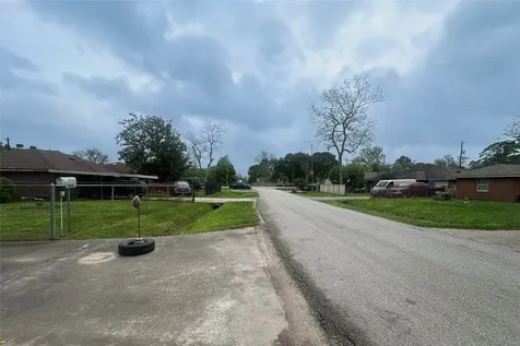 513 Sunnyside Street Houston TX 77076