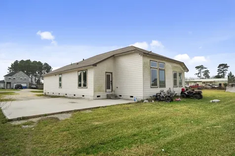 1294 County Road 5100 Cleveland TX 77327