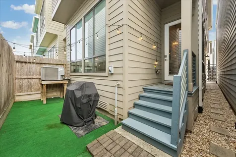 2410 Couch Street Houston TX 77008