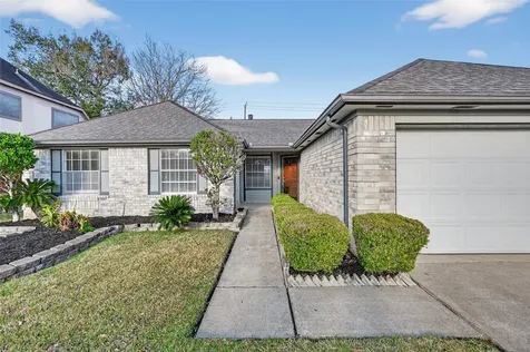 15819 Contender Lane Friendswood TX 77546