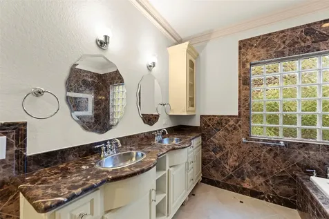 2318 Bellefontaine Houston TX 77030