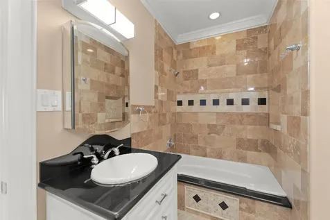 2318 Bellefontaine Houston TX 77030