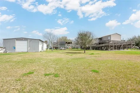 5117 S 15th Avenue Sabine Pass TX 77655