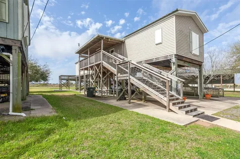 5117 S 15th Avenue Sabine Pass TX 77655