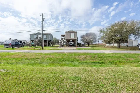 5117 S 15th Avenue Sabine Pass TX 77655