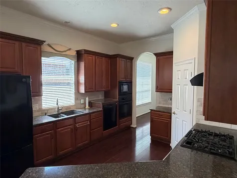 27 Yacht Harbor Montgomery TX 77356