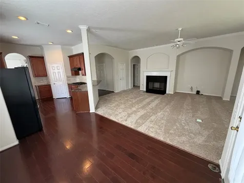 27 Yacht Harbor Montgomery TX 77356