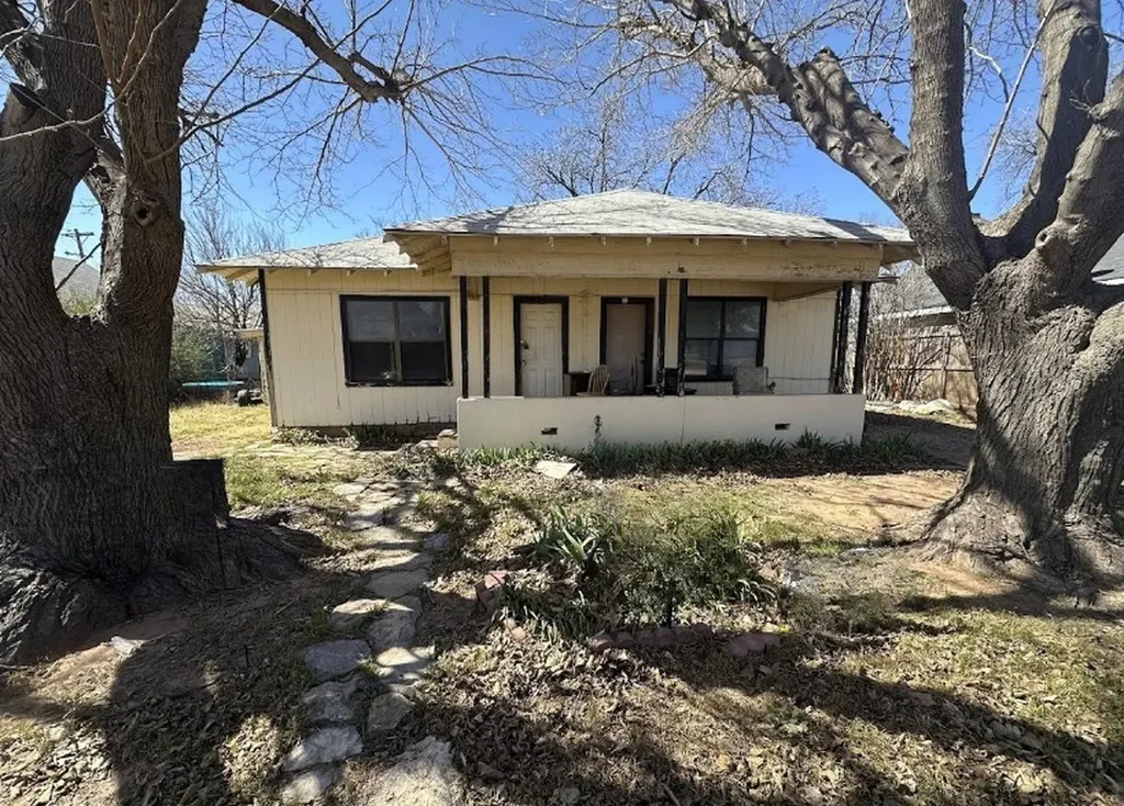 503 N Cedar Street Seymour TX 76380
