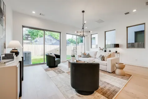 1634 Castle Court Houston TX 77006