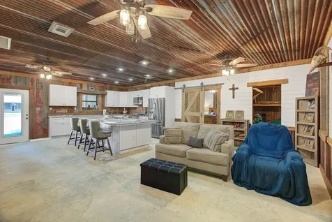 22546 Highway 321 Cleveland TX 77327