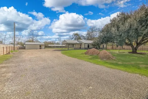 22546 Highway 321 Cleveland TX 77327