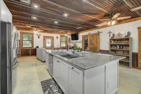 22546 Highway 321 Cleveland TX 77327