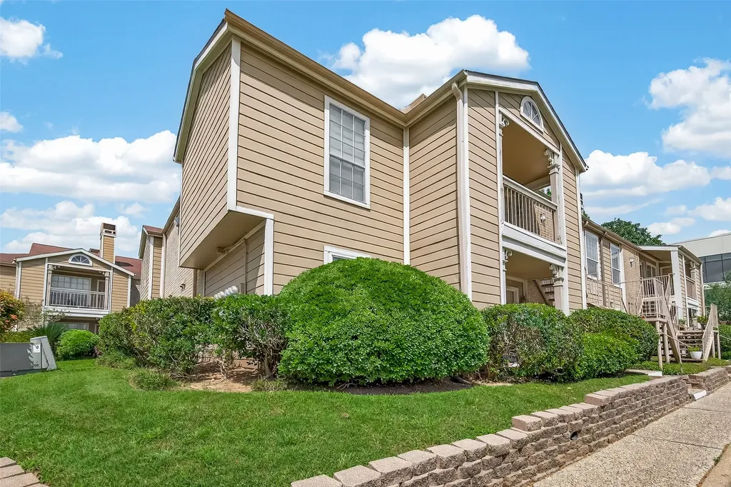 1860 White Oak Drive 311 Houston TX 77009