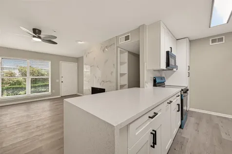 1860 White Oak Drive 311 Houston TX 77009