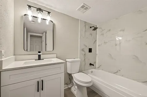 1860 White Oak Drive 311 Houston TX 77009