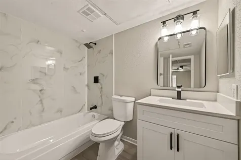 1860 White Oak Drive 311 Houston TX 77009