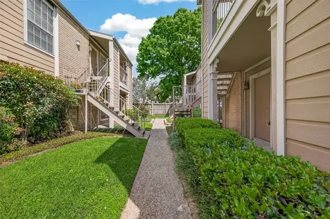 1860 White Oak Drive 311 Houston TX 77009