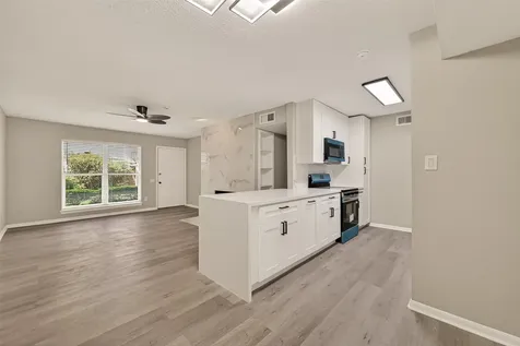 1860 White Oak Drive 311 Houston TX 77009