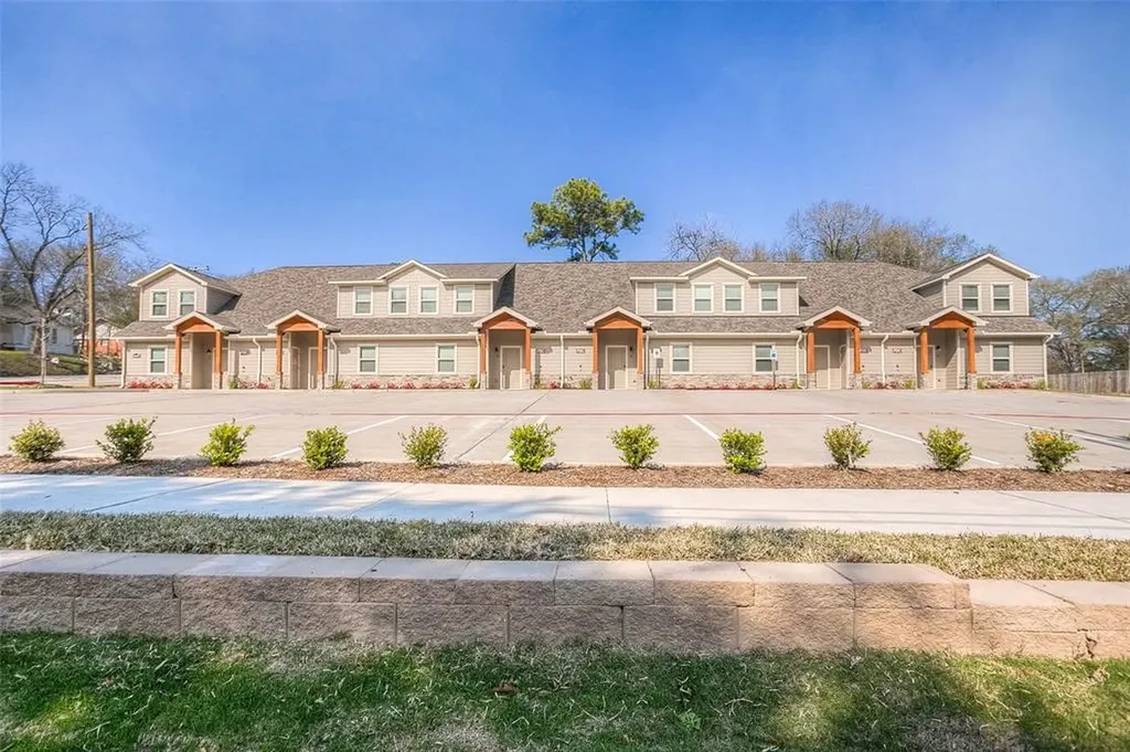 1419 Avenue N 2 Huntsville TX 77340