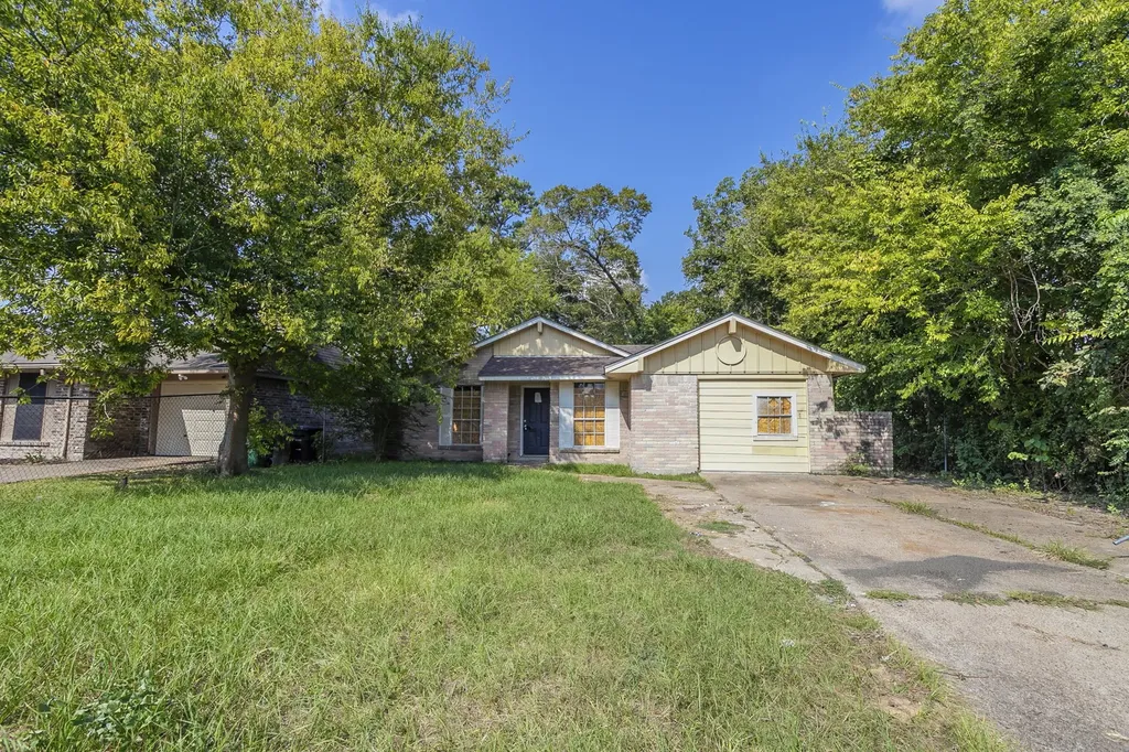 11151 Spottswood Drive Houston TX 77016