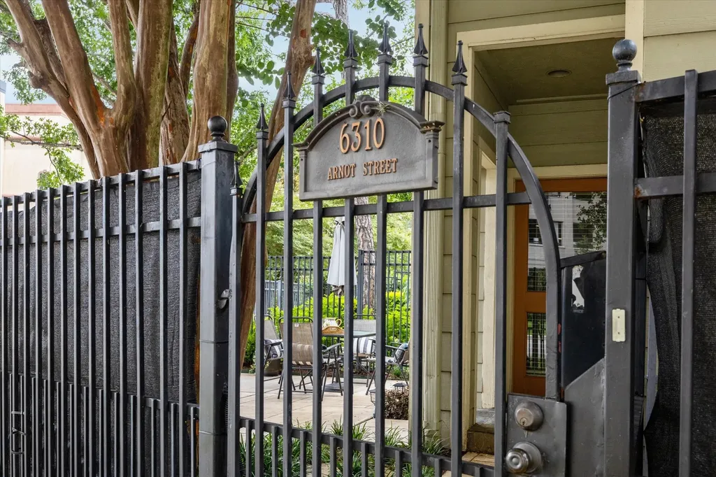 6310 Arnot Street Houston TX 77007